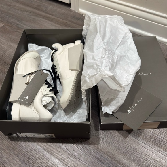 Rick Owens X Adidas Level Runner Low Sneaker in Milk - Picture 15 of 16